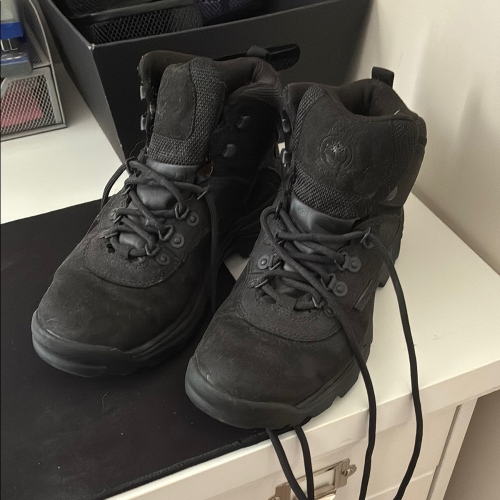 Women’s Black hiking Boots/EMS Boots